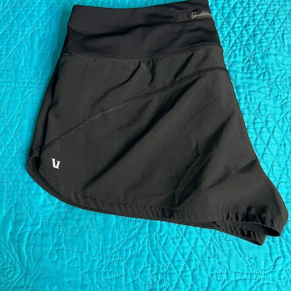 Vuori shorts size L